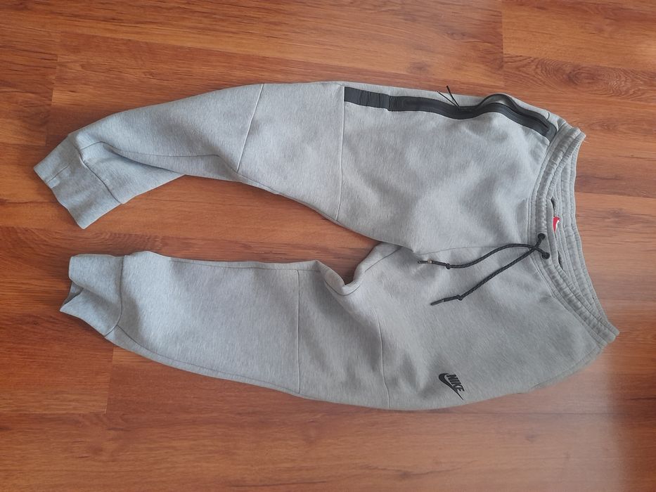 Nike tech мъжко долнище M- L размер.