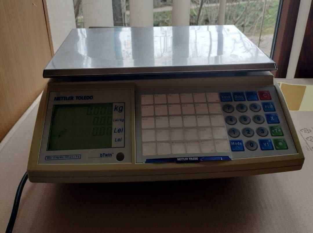 Cantar electronic, 2 rafturi pentru paine, masuta cu roti