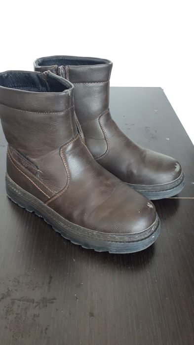 Продам зимние сапоги на мальчика.