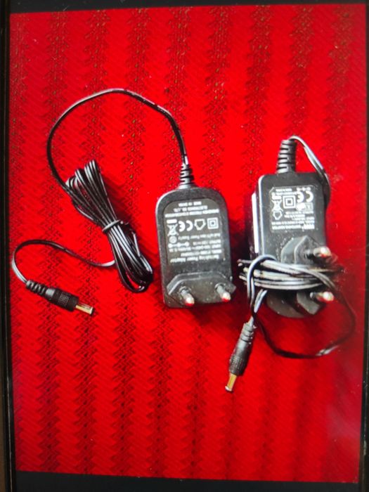 Incărcătoare 12 V cu 1,5 A și 1 A