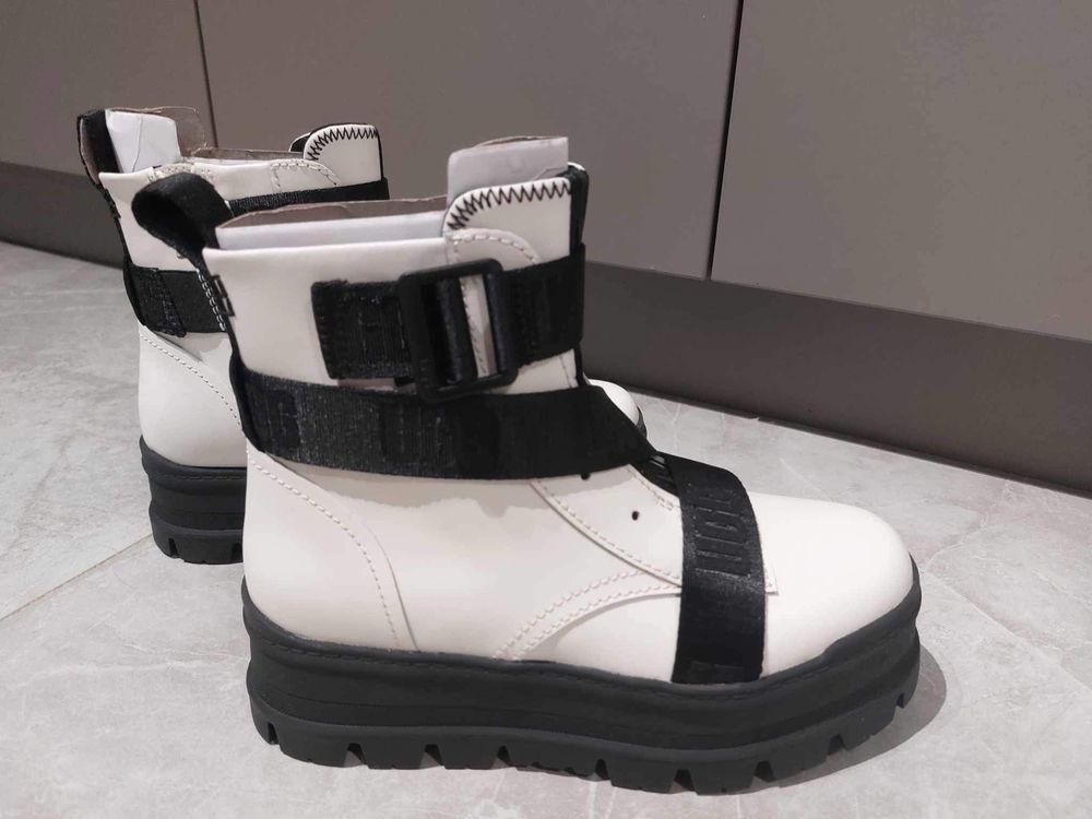 Vand Cizme UGG noi