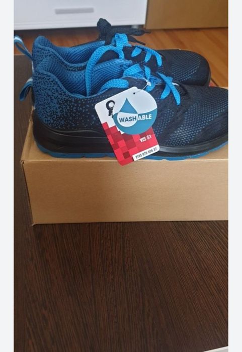 Pantofi de lucru cu bombeu