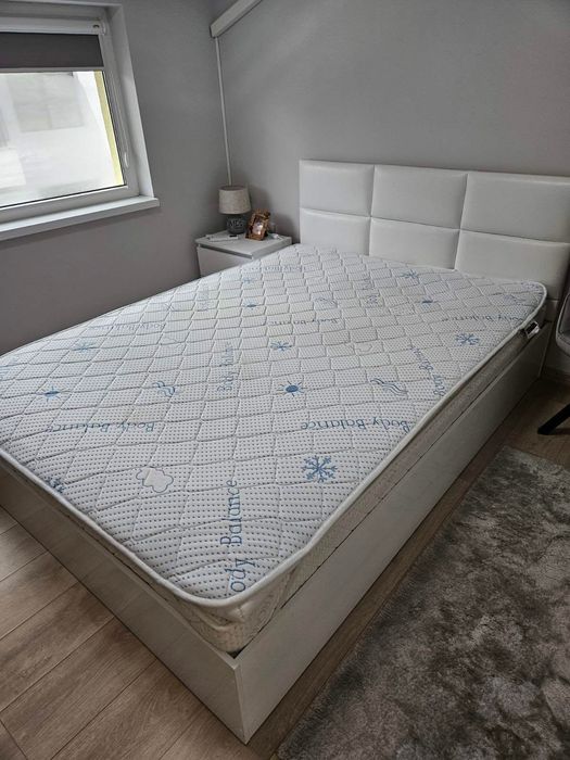 Спалня в бял цвят