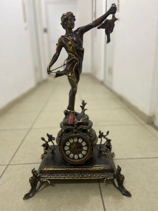 Бронзовые часы от испанского производителя Virtus