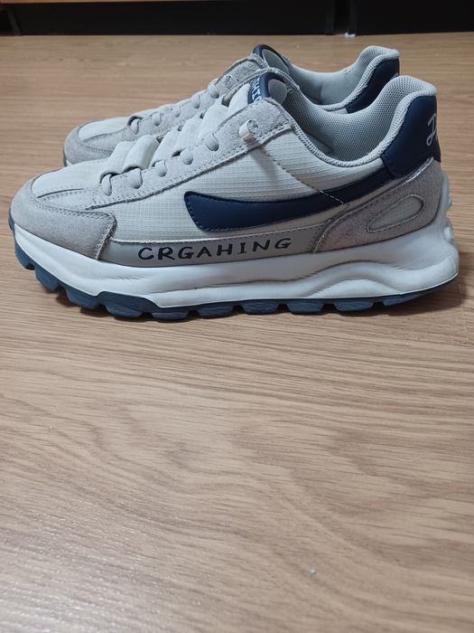 Vând adidași în stare bună