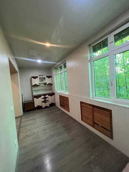 //Продается квартира 3/4/5 Шота Руставели_ Балкон 2х8