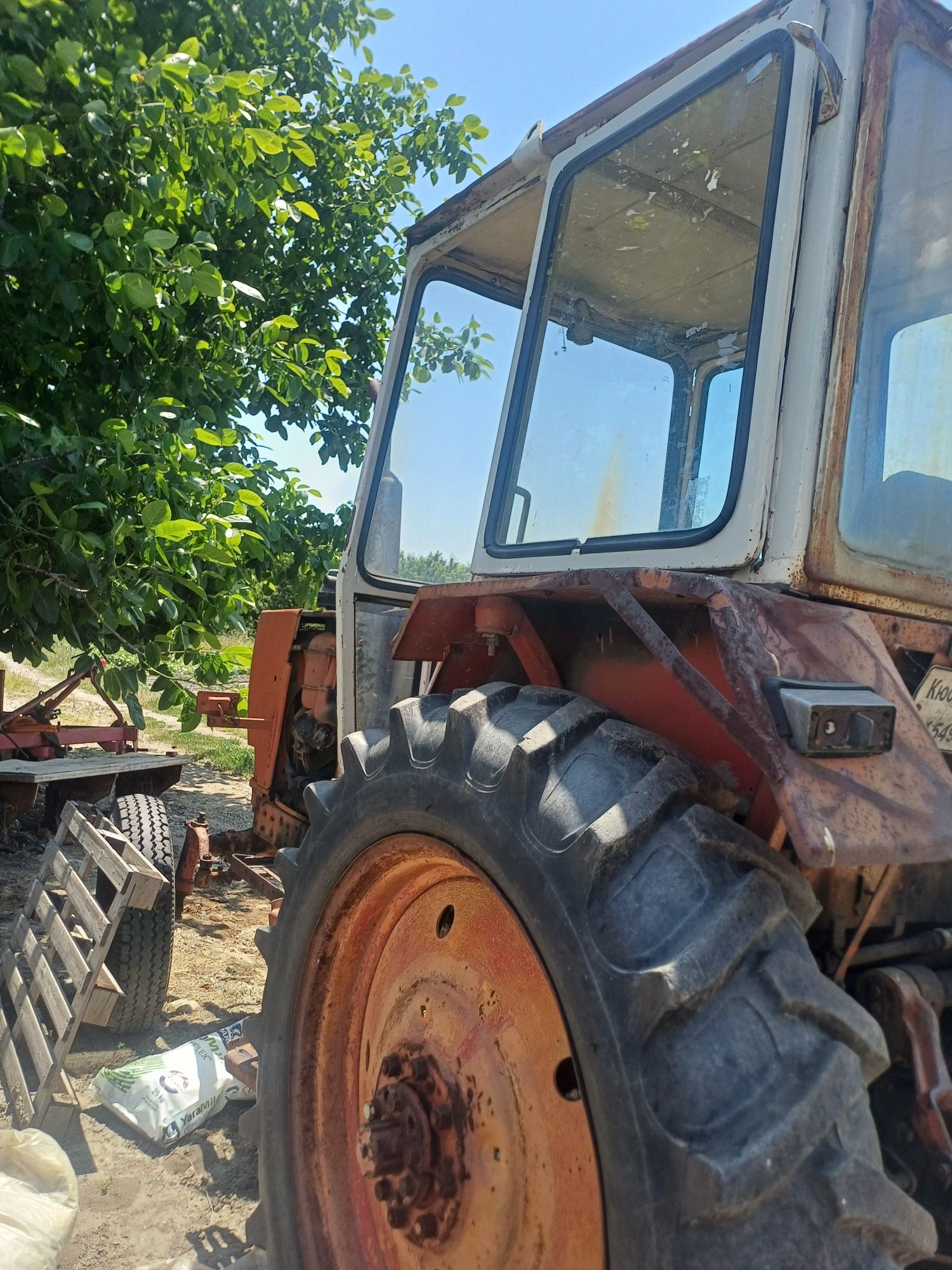 Продавам 3 трактора