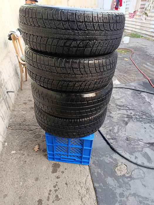 Продам комплект зимних шин