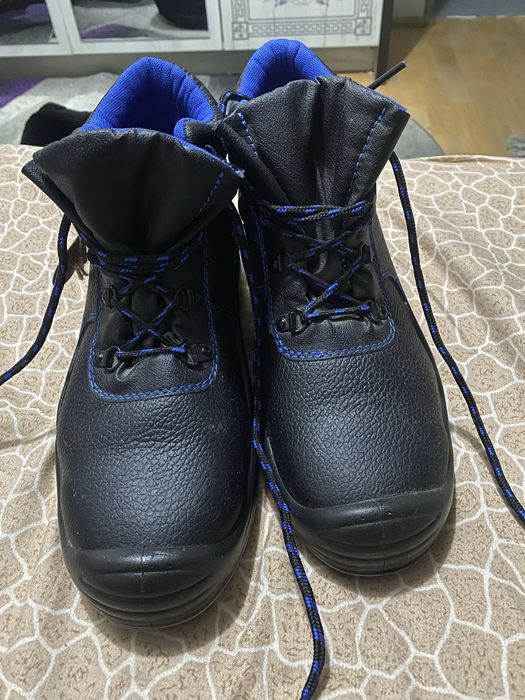 Bocanci cu fier in bot