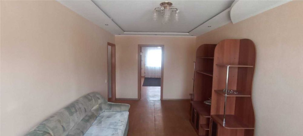 Продам хорошую 2-комн квартиру на 16 мкр, остановка рядом, 1/5