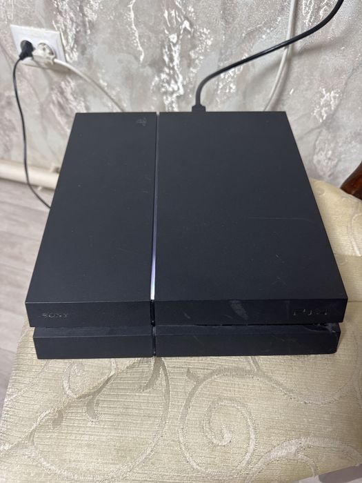 Playstation 4 продам в хорошем состоянии