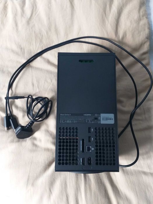 Consola Xbox Series X Noua (folosită de 3 ori, Husa joystick inclusa)