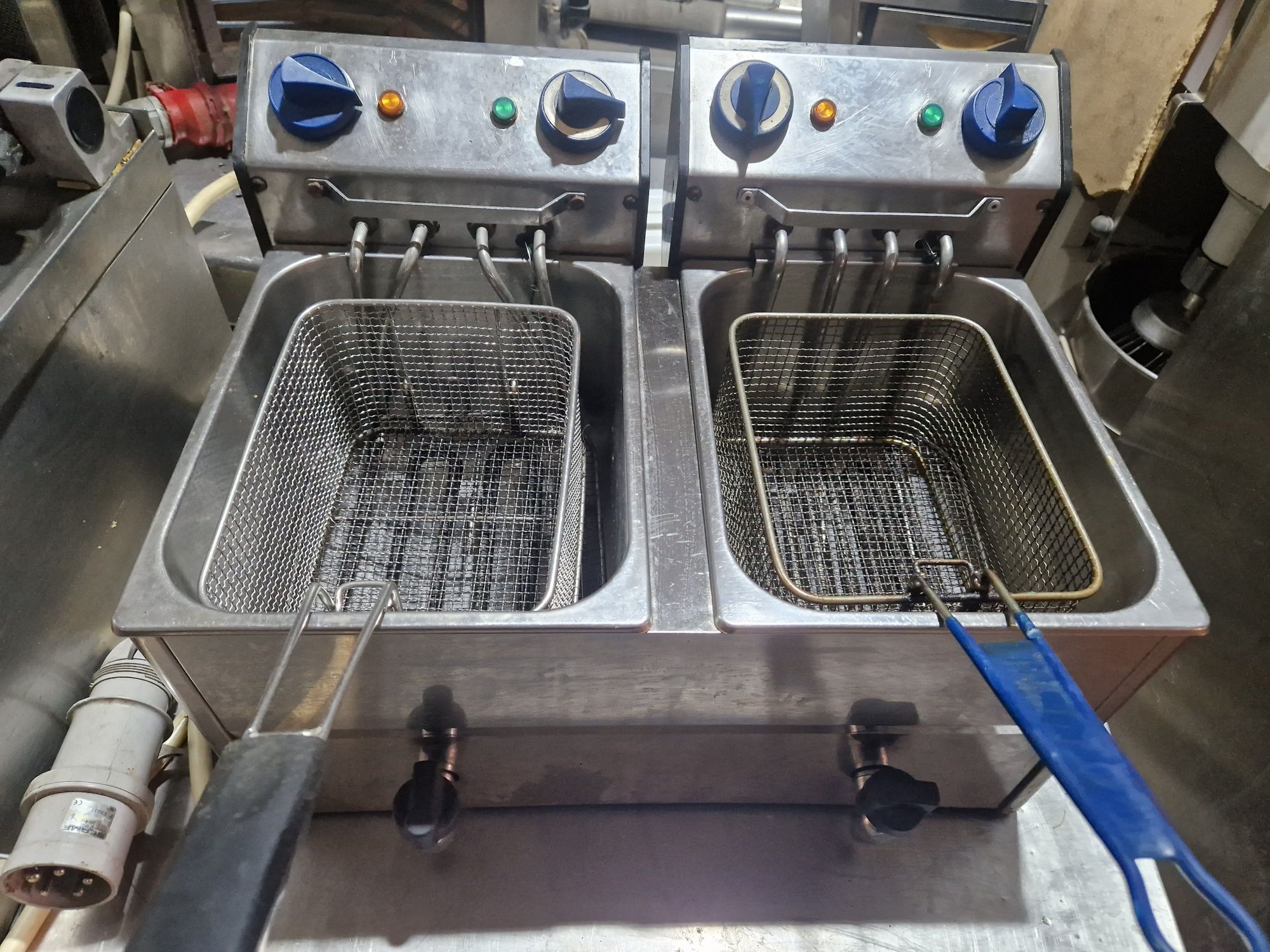 Friteuza dubla de putere cu banc, la 380v