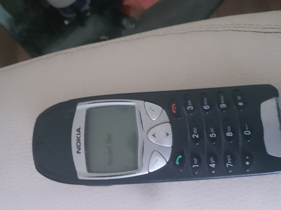 Vind Nokia 6210 stare foarte buna