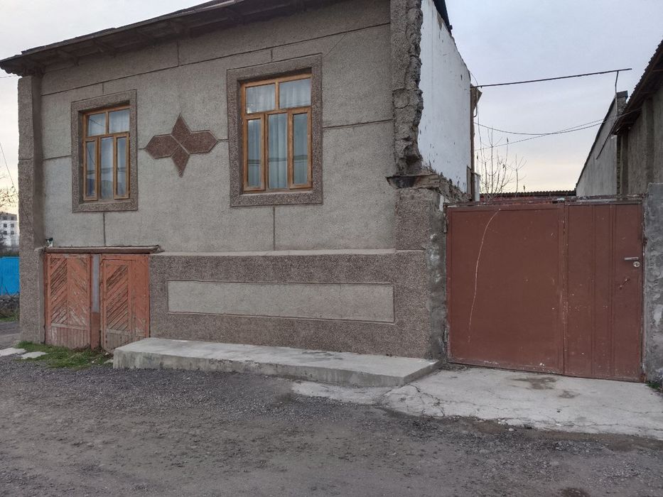 Хасанбой битонкадан 100 метир кирганда 2.8 сотих Уй сотилади