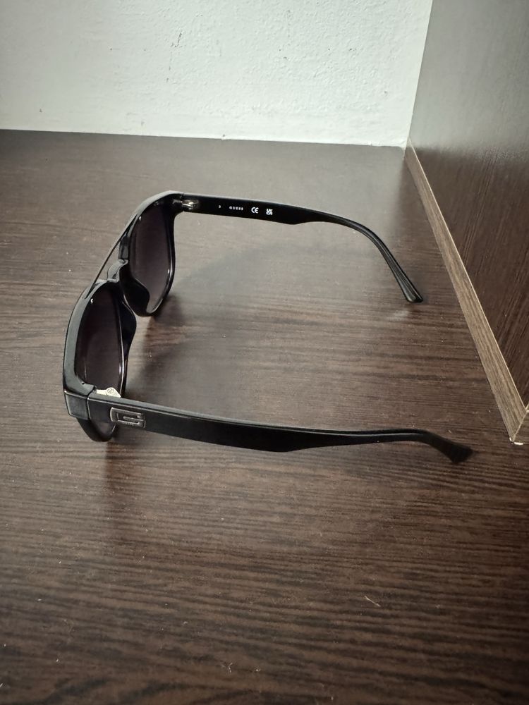 Ochelari de soare Guess