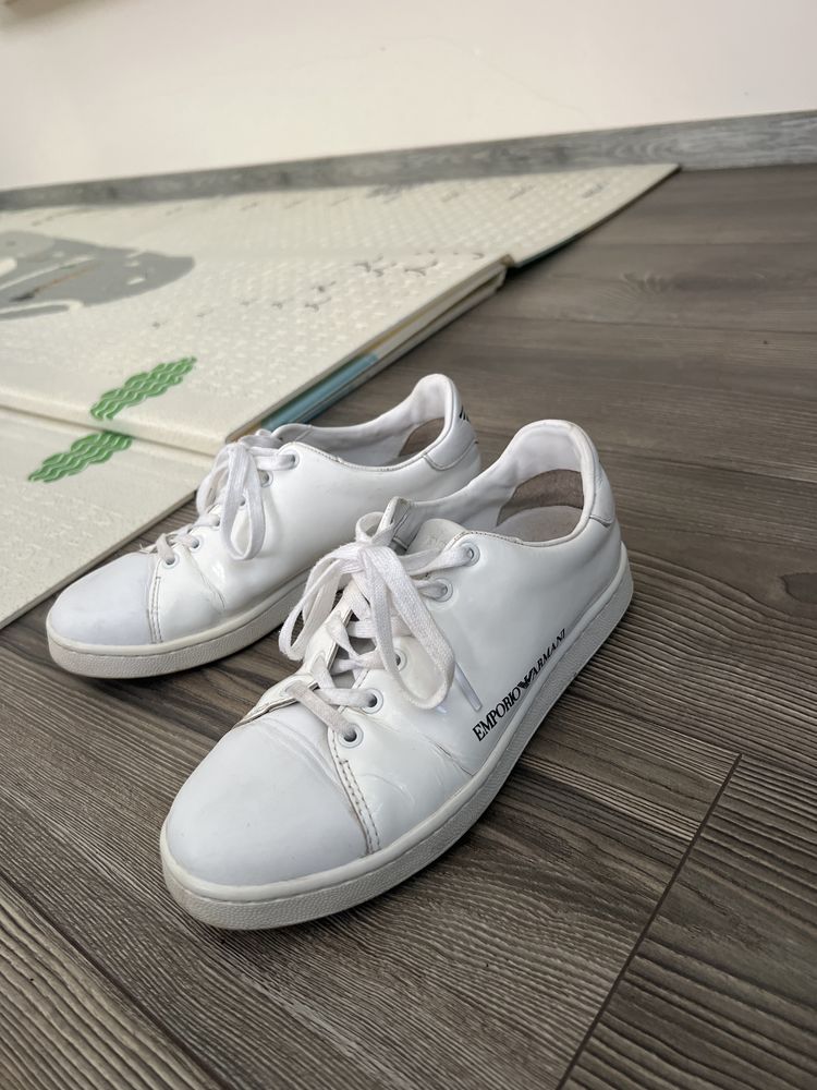 Emporio Armani бели кецове