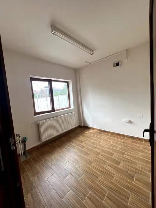 inchiriez post/scaun coafor hairstylist/camera/masaj/salon beauty