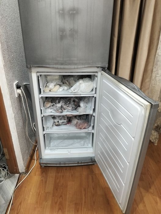 Продам холодильник б/у в рабочем состояний фирма Атлант цена 6000 т