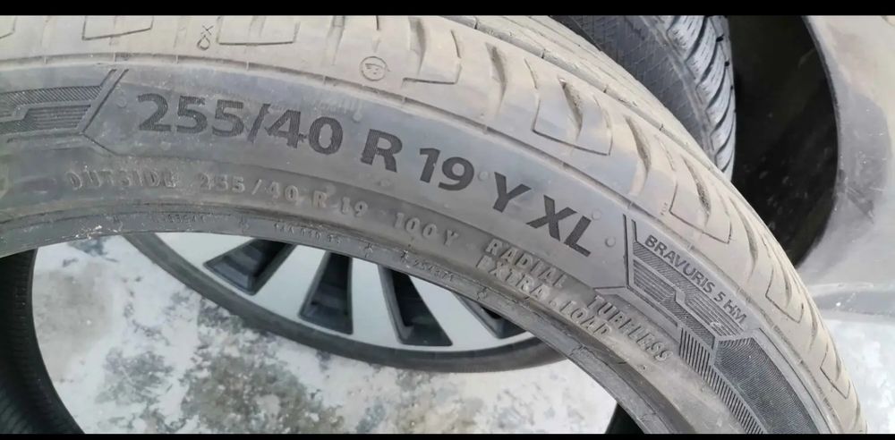 Продавам 4 броя летни гуми 255/40 R19 Y XL