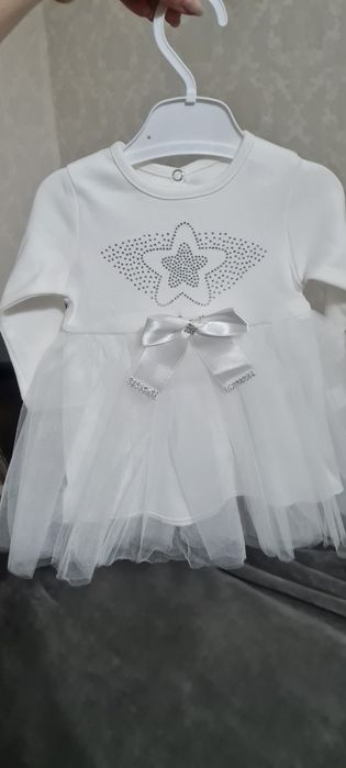 Продается новое платье для маленькой принцессы.