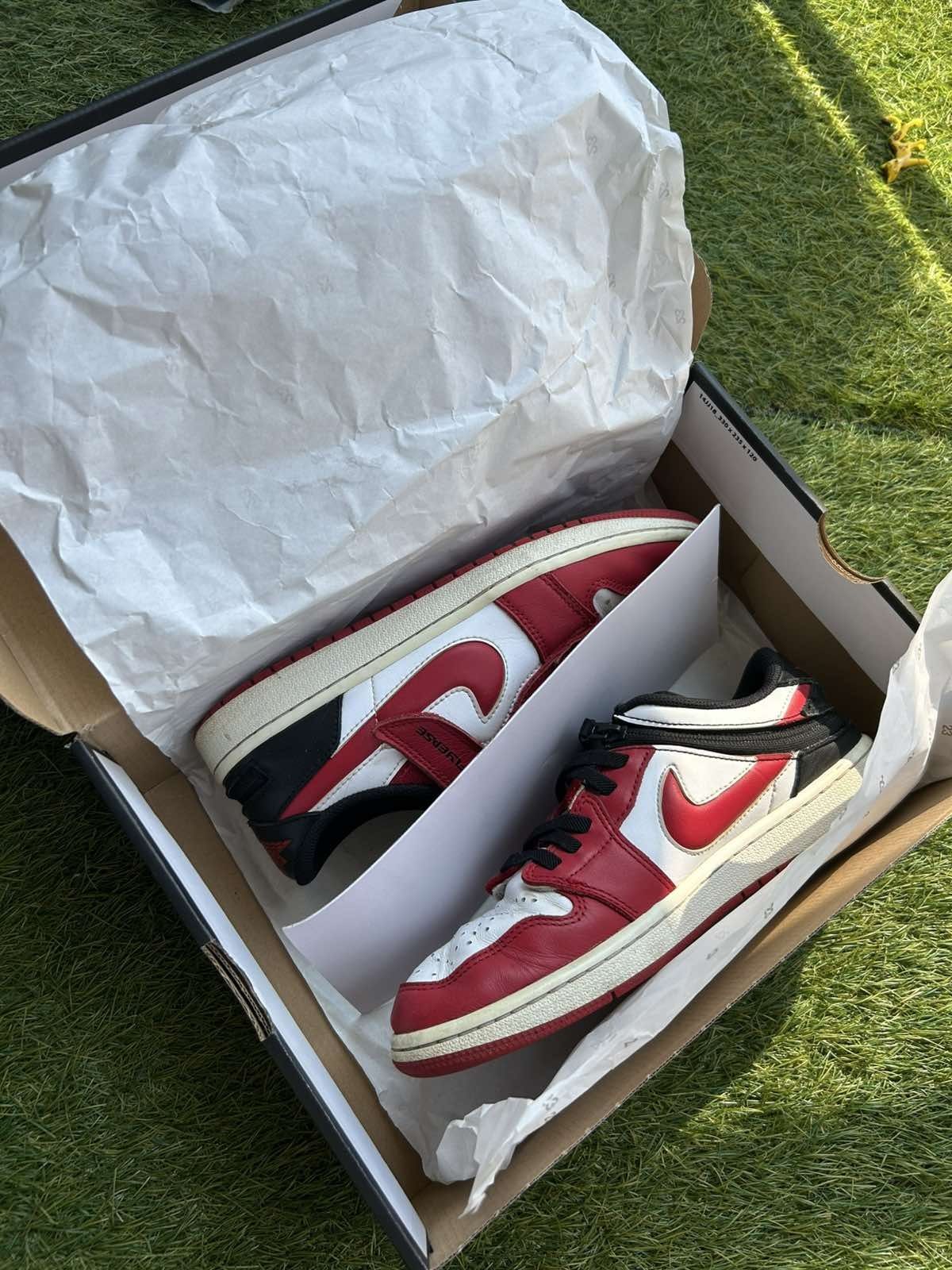 Мъжки ниски сникърси Nike Air Jordan 1 Low Flyase червено-бели кожени