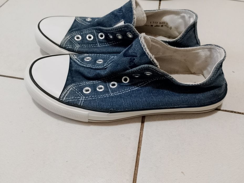 Vând tenesi Victory mărimea 40 produs că și noi, produs de calitate.