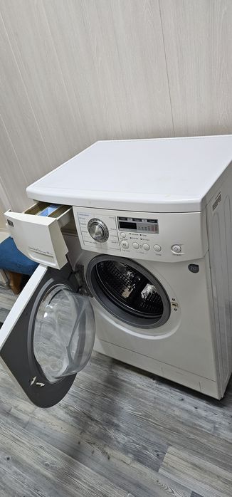 Продам стиральную машину  LG