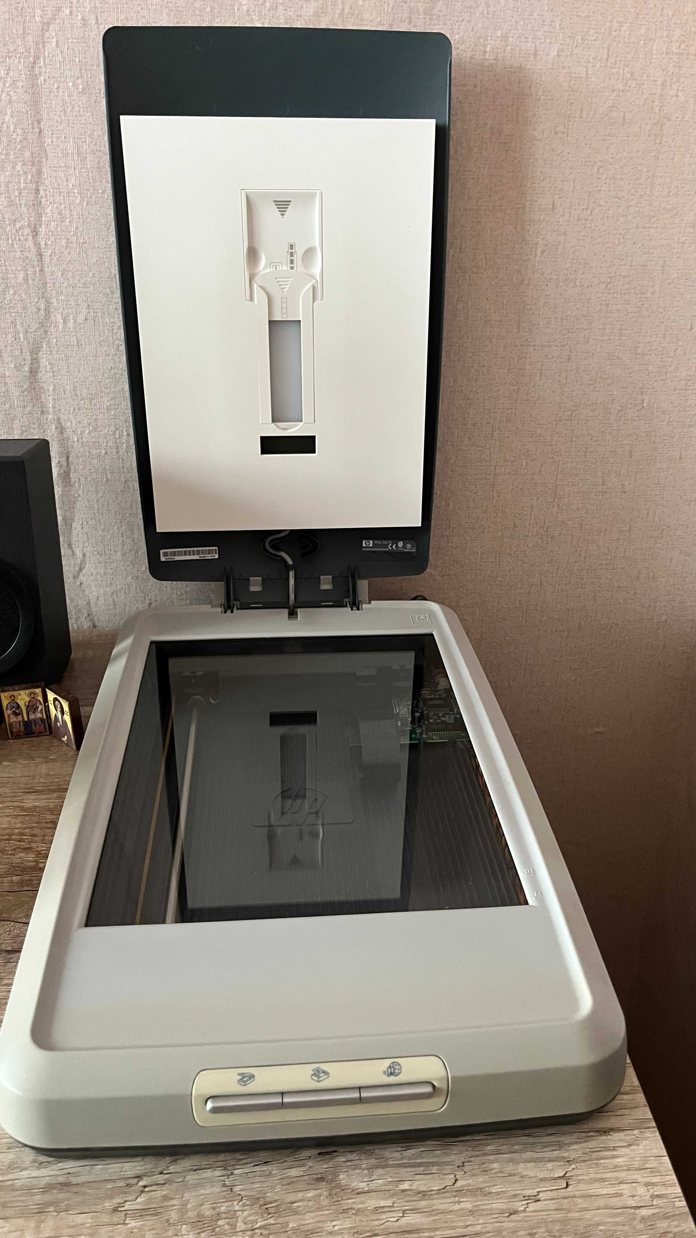 Продавам плосък скенер HP Scanjet 3670