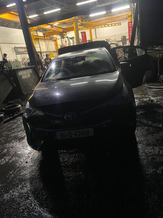 Bara fata capota faruri toyota avensis 1.8 benzina euro 6