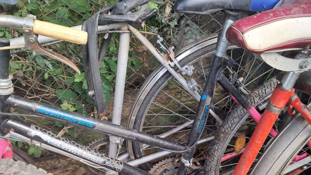 Vând 2 biciclete 80.lei buc.