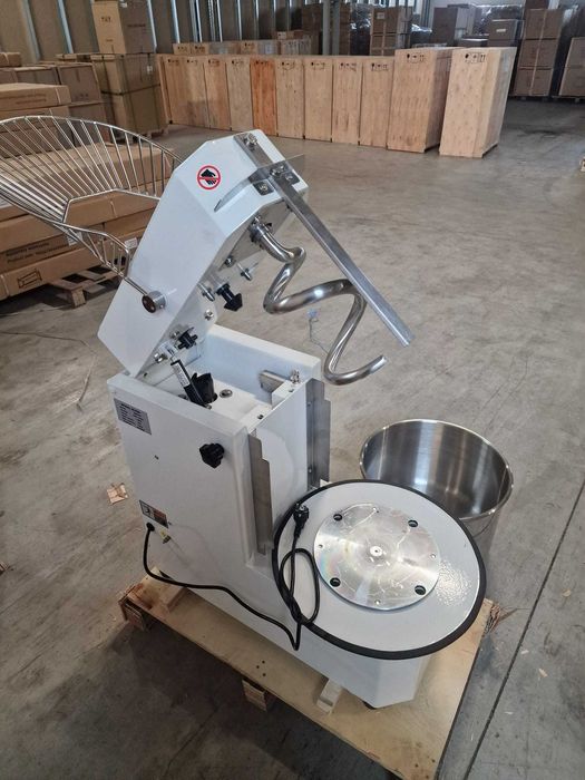 Malaxor aluat 30 l – 2 viteze – pentru 18 kg aluat – bol detasabil,NOU