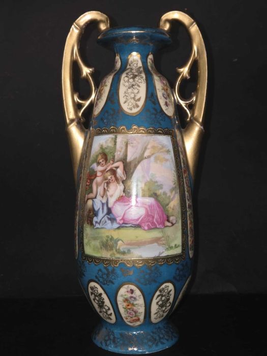 Антикварна ръчно декорирана френска порцеланова ваза, XIX век