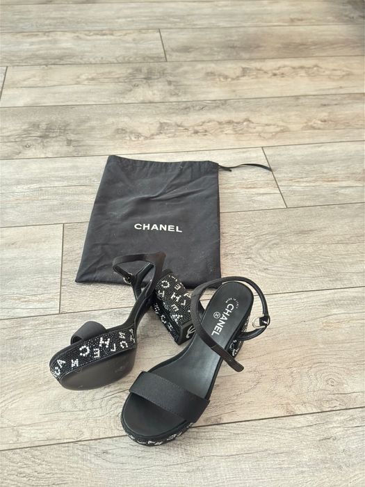 Продам босаножки Chanel