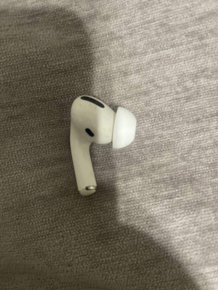 Левый наушник Airpods pro не работает прозрачный режим