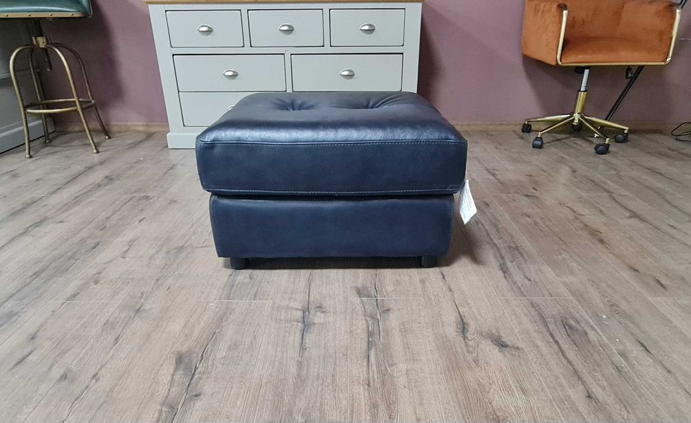 Синя кожена табуретка