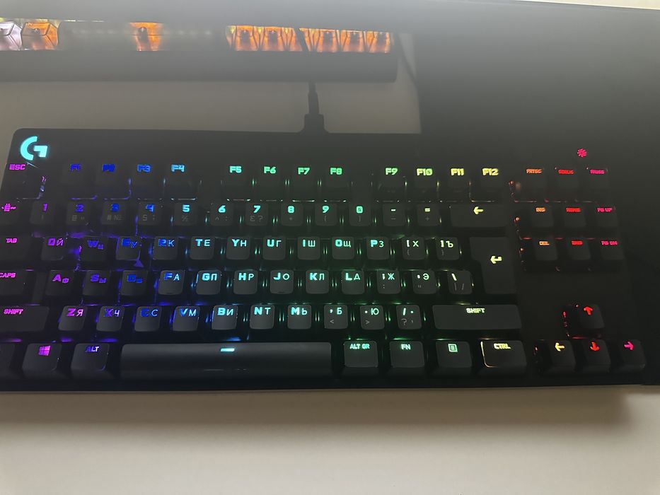 Продам клавиатуру Logitech g pro