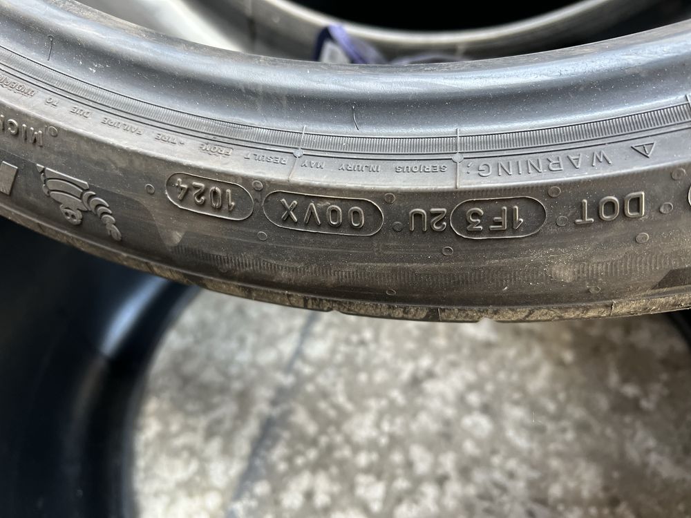 Două anvelope de vară 325/30R21 Michelin!