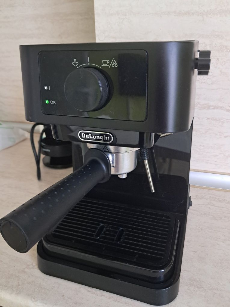 Кафемашина DeLonghi EC230.BK