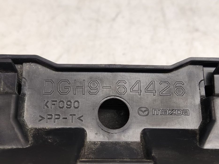 Ornament consola centrala dfr7-g0396 dgh9-64426 Mazda CX-30 1 DM [201