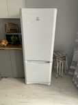Продаю холодильник Indesit