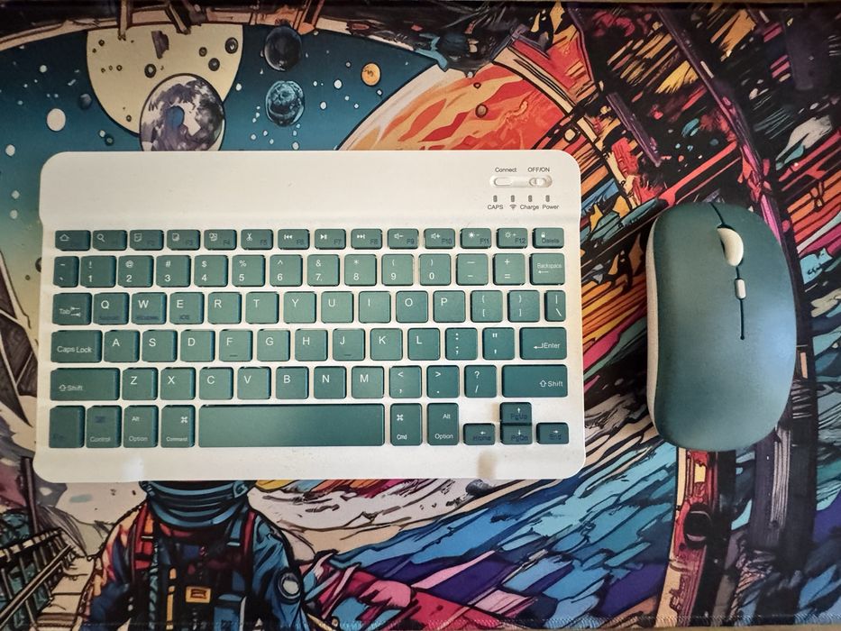 Безжична клавиатура и мишка