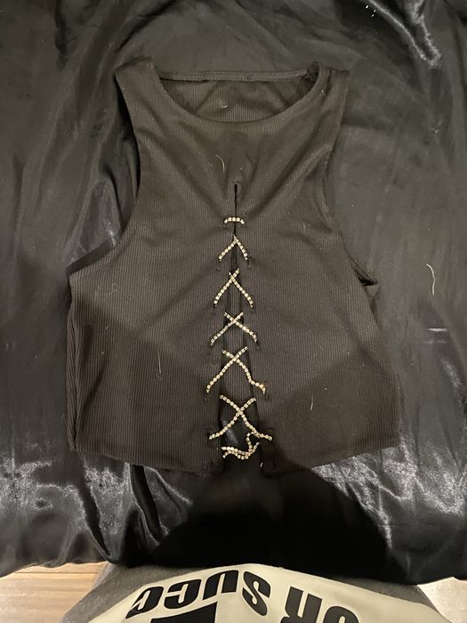 Топ без рукавов.