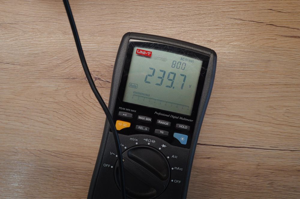 Multimetru UNI-T UT70D True RMS de Top stare perfecta