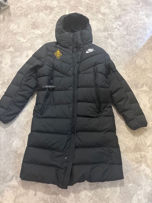 Продам куртку новую Nike