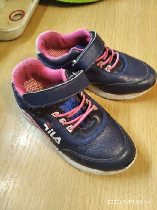 Кроссовки "Fila"на 29- 30 размер, фирменные, осень-весна,отличное сост