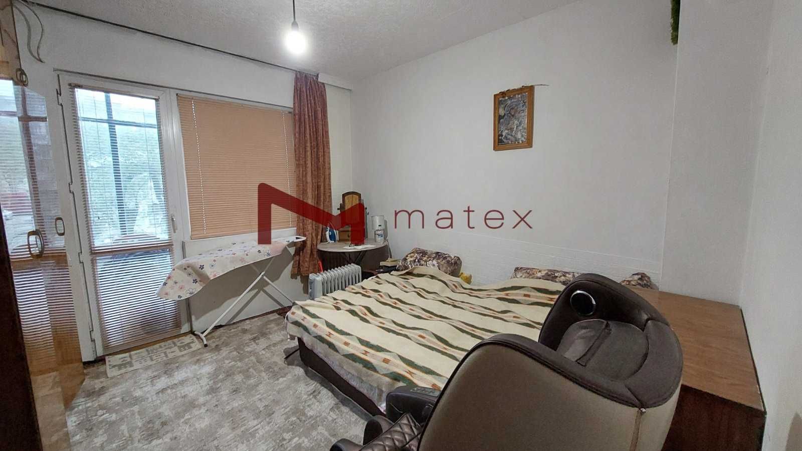 Тристаен апартамент в кв. Чайка, Павлов