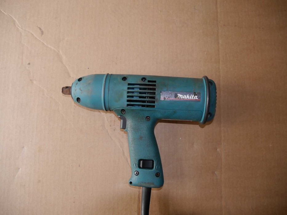 Makita 6905H – mașină de impact defectă