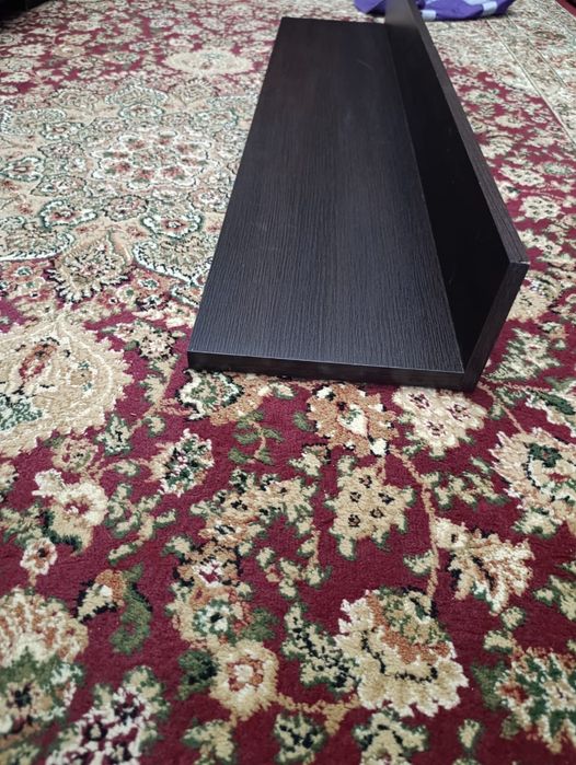 полки для книг и сувениров