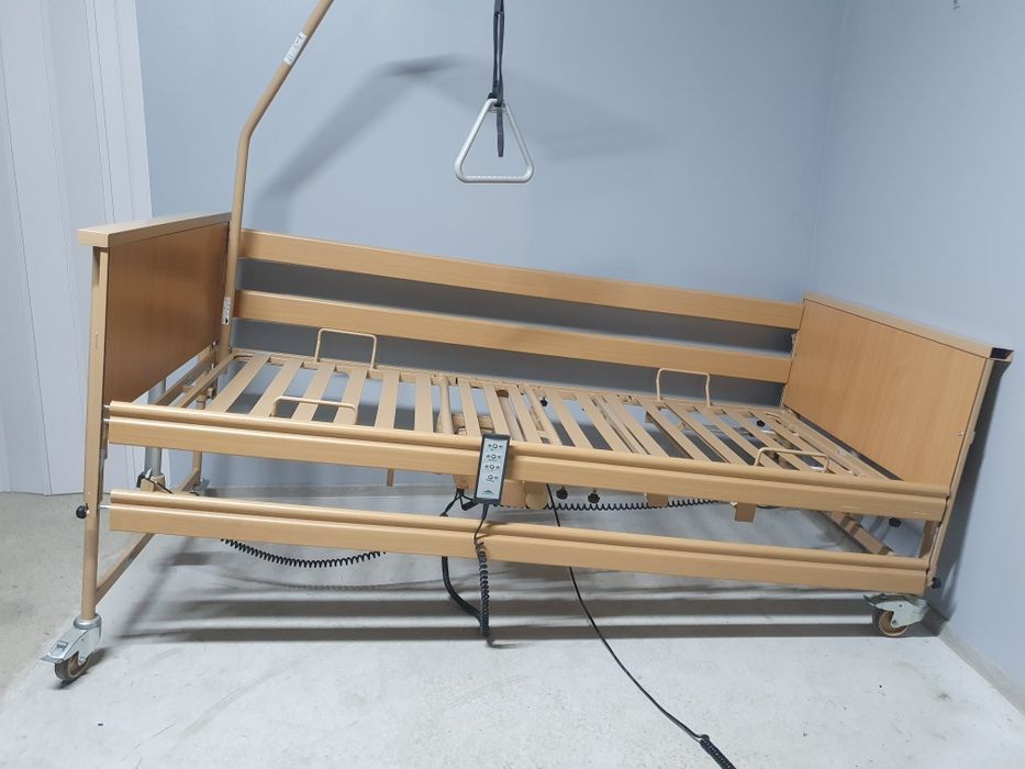 Pat medical electric cu telecomanda pentru persoane cu dizabilități.